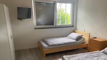 2 bedrooms, WiFi, bed sheets