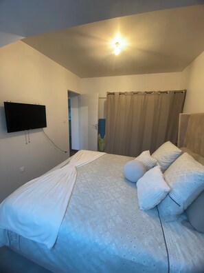 1 室のベッドルーム、アイロン / アイロン台、WiFi、ベッドシーツ