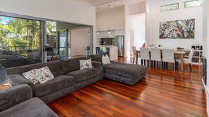 Televisión, chimenea