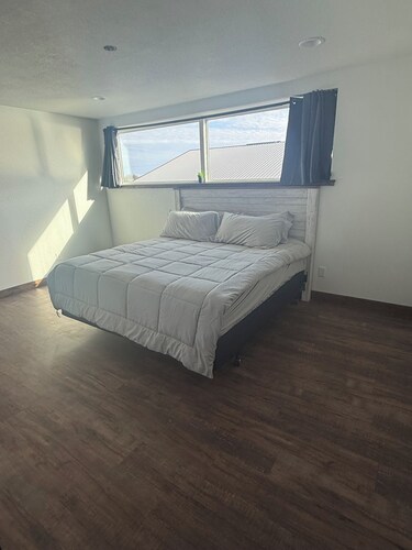 Cozy Modern Getaway in Nashua