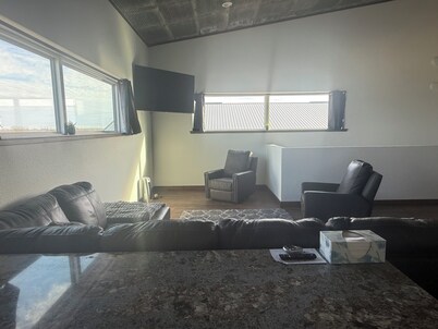 Cozy Modern Getaway in Nashua