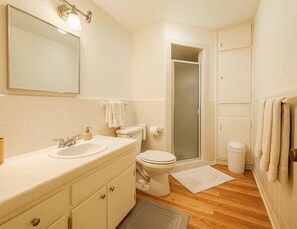 Hair dryer, towels, soap, toilet paper - Lake House on Dunlap, Stylish Stay w/ Private Dock (New Braunfels)