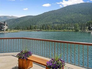 Property grounds - Family-Friendly Lakefront Condo at Keystone Resort w Shuttle to Keystone Mtn (Keystone)