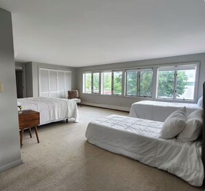 مكواة/لوح كي وخدمة الإنترنت وملاءات أسرّة