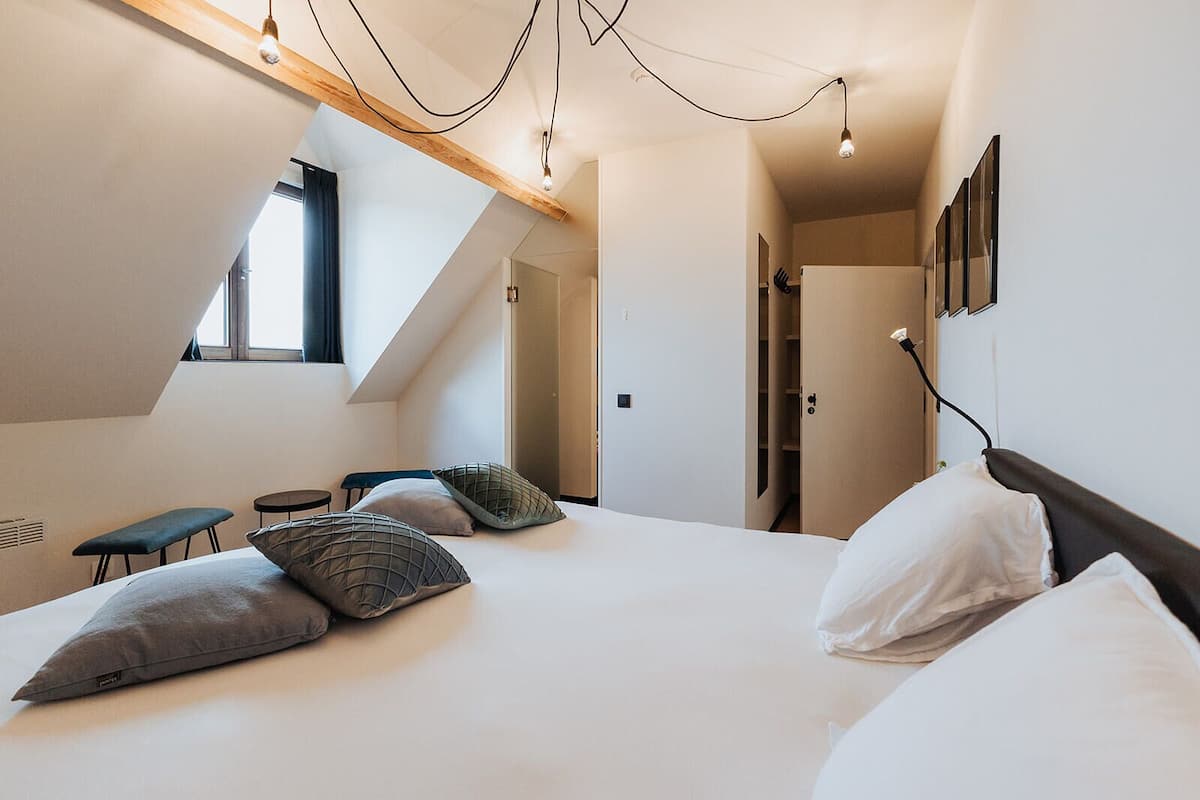 Blackout curtains, soundproofing, free WiFi, bed sheets