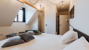 Deluxe-Doppelzimmer, 1 King-Bett, Nichtraucher, Gartenblick | Verdunkelungsvorhänge, schallisolierte Zimmer, kostenloses WLAN