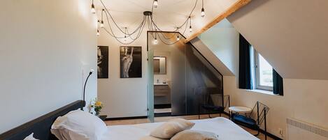 Deluxe Double Room, 1 King Bed, Non Smoking, Garden View | Blackout curtains, soundproofing, free WiFi, bed sheets