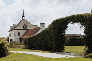 المنشأة من الخارج