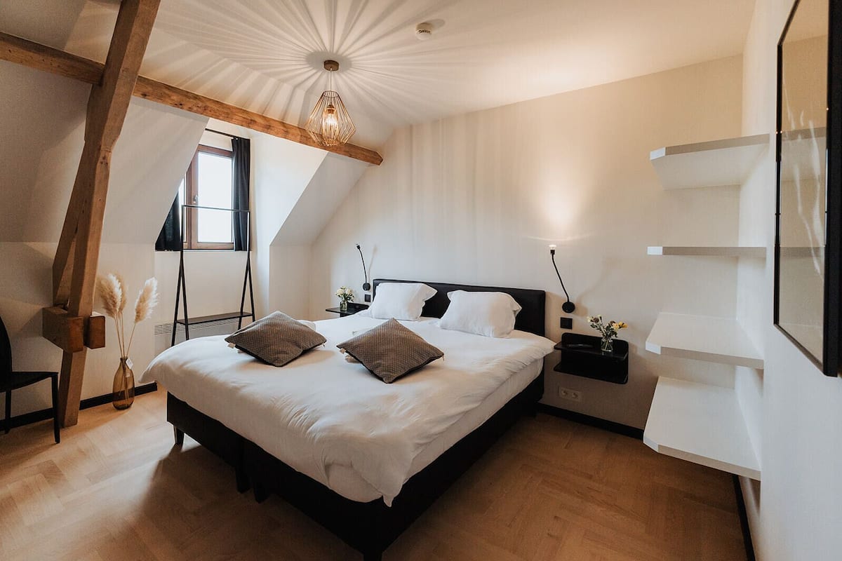 Blackout curtains, soundproofing, free WiFi, bed sheets