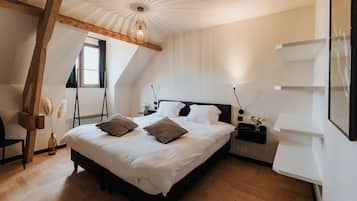 Deluxe Double Room, 1 King Bed, Non Smoking, Garden View