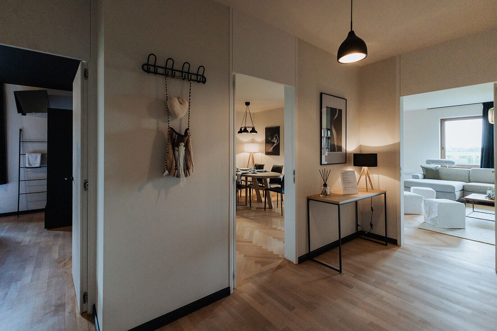 ستائر تعتيم وتجهيزات عازلة للصوت وواي فاي مجانًا وملاءات أسرّة