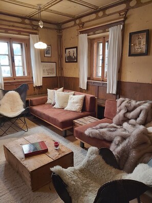 TV - Listed house on the sunny slope with a view of the Dolomites, up to 10 people (Panzendorf)