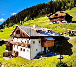 Exterior - Listed house on the sunny slope with a view of the Dolomites, up to 10 people (Panzendorf)