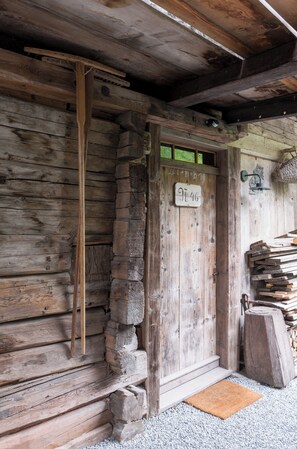 Exterior detail - Listed house on the sunny slope with a view of the Dolomites, up to 10 people (Panzendorf)