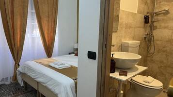 Ducha, secador de pelo, toallas