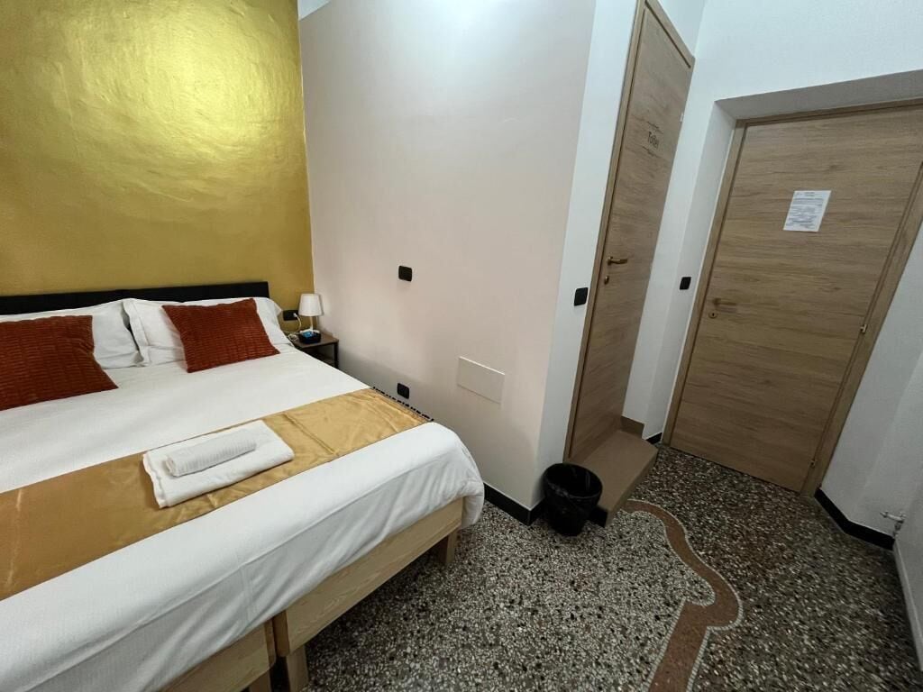 Triple Room | Desk, free WiFi