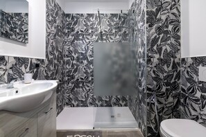 Bruser, hårtørrer, håndklæder