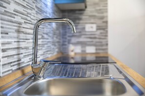 Fridge, oven, stovetop, coffee/tea maker - Holiday Home 'Emmeci House' with Wi-Fi (Alghero)