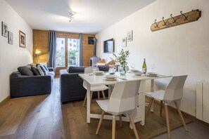 Dining - Capucins 2 Bed Garden Apartment, Les Gaillands (Chamonix-Mont-Blanc)