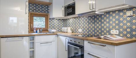 Réfrigérateur, micro-ondes, four, lave-vaisselle