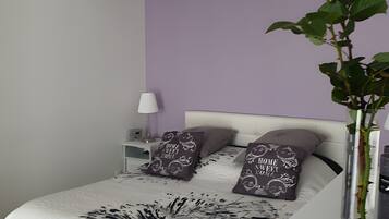 1 habitación, wifi y ropa de cama