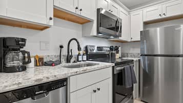 Frigorífic, microones, forn i placa de cuina