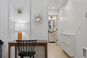 Dining - St. Johns Nest, Near Cathedral Park (Portland)