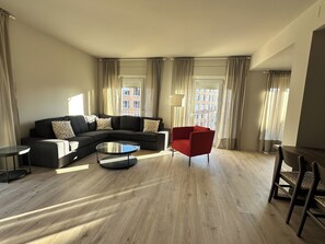 Smart TV, ping pong - The Mediterranean House BCN (Barcelona)