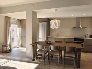 Fridge, microwave, oven, stovetop - The Mediterranean House BCN (Barcelona)