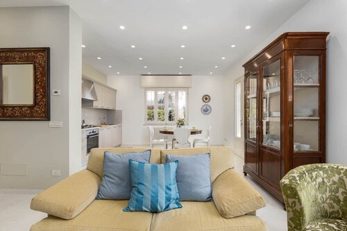 Stunning Villa Steps from the Beach