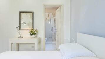 Skrivbord, strykjÀrn/strykbrÀda, resesÀng och gratis wi-fi