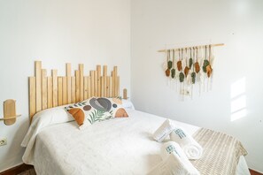 Iron/ironing board, free WiFi, bed sheets