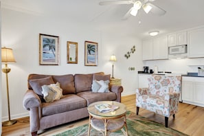 TV - New Spring Deals! Escape to Tybee Island with a stay at Whispering Palms! (Tybee Island)