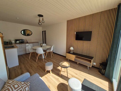 Charming house in a quiet location, south facing with garden.