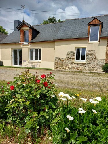 Charming house in a quiet location, south facing with garden.