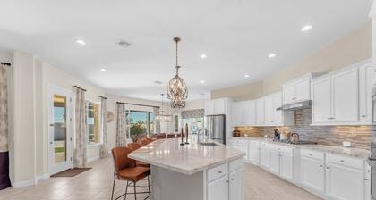 Free Heated Pool in this New, Clean and Luxurious Resort-Like Home Estrella Mtn.