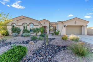 Exterior - Clean and Brand New Luxurious Resort Like with Free Heated Pool in Estrella Mtn. (Goodyear)