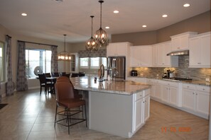 Mikroaaltouuni, uuni, liesi, astianpesukone