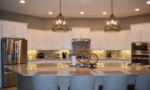 Mikroaaltouuni, uuni, liesi, astianpesukone