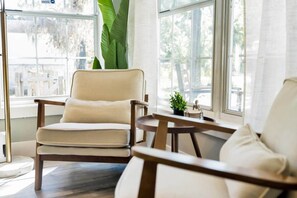 Interior - Bungalow by USF/Busch Gardens w Hot Tub & Fire Pit (Tampa)