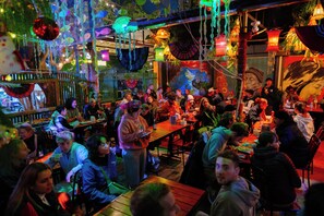 Restaurant - SECRET GARDEN Hostel - WANDERNEST Cat Ba (cat ba)