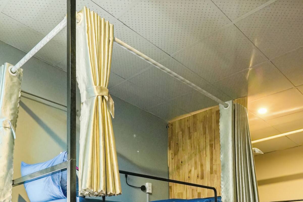 Soundproofing, free WiFi