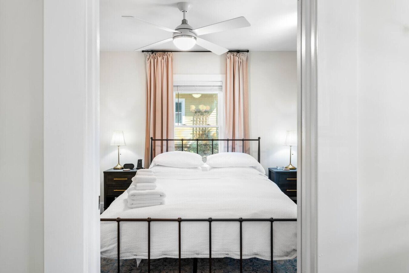 4 多间卧室、办公桌、熨斗/熨衣板、WiFi