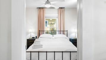 3 slaapkamers, een bureau, een strijkplank/strijkijzer, wifi