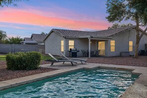 Outdoor pool - Prime Location Near Spring Training and Entertainment with Pool! (Avondale)