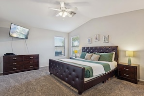3 bedrooms, desk, iron/ironing board, free WiFi