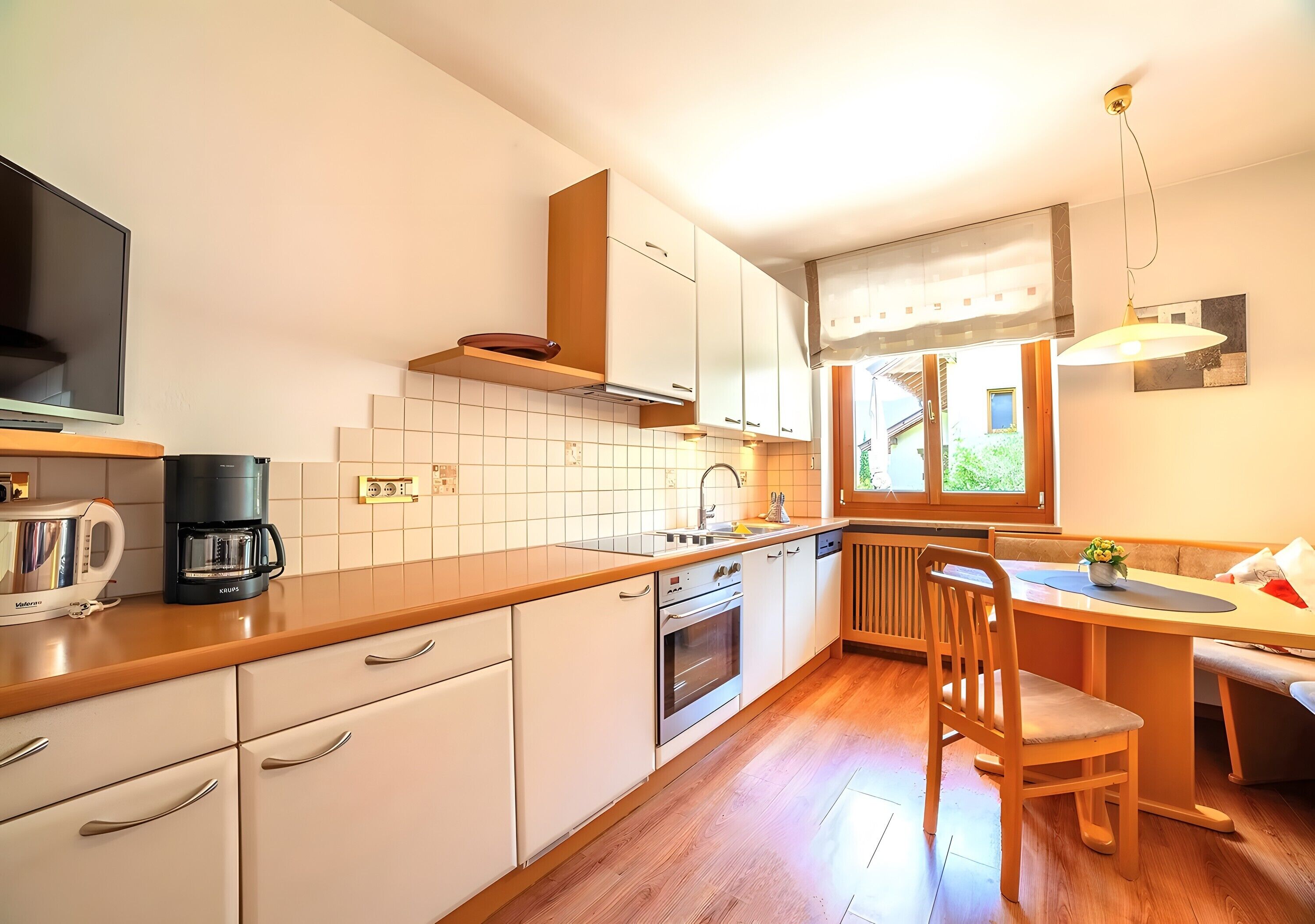 Frigorifero, forno, piano cottura, lavastoviglie