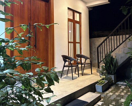 Serene 2BR Eco-Garden Home in Weligama Center