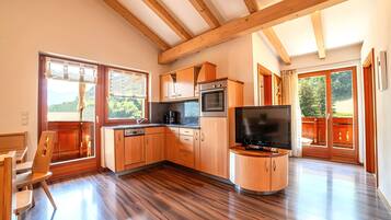 Frigorifero, forno, piano cottura, lavastoviglie