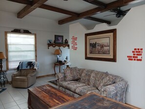 智能电视、DVD 播放器、影片库